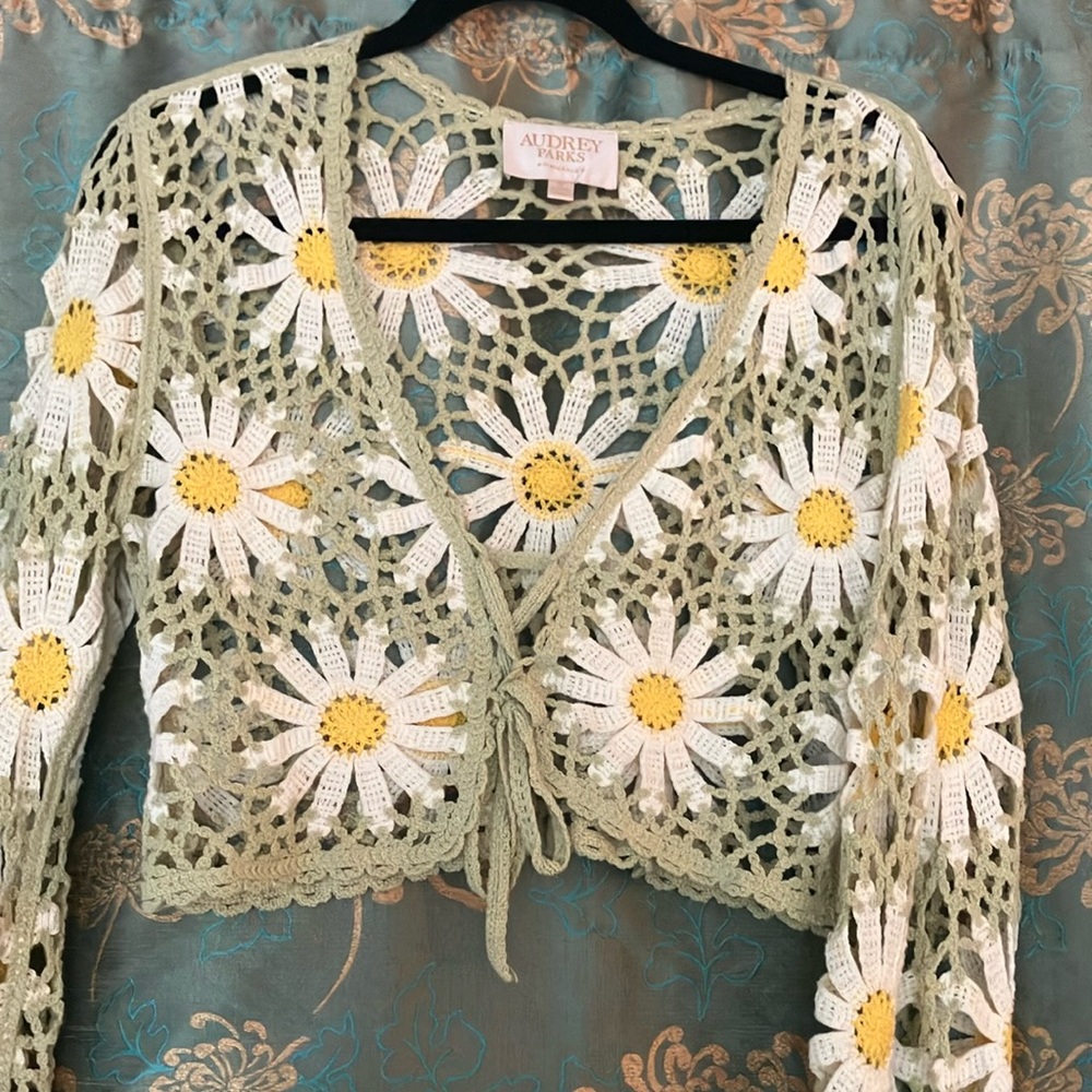 Audrey 3+1 Black and White Cropped Tie Front Blouse